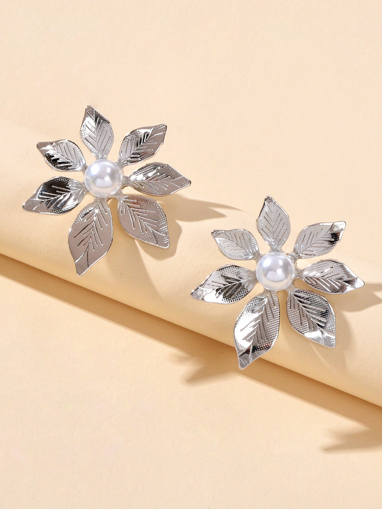 Fashion Pearl Decoration Gold Silver Leaf Hypoallergenic Stud Pierced Earrings-5