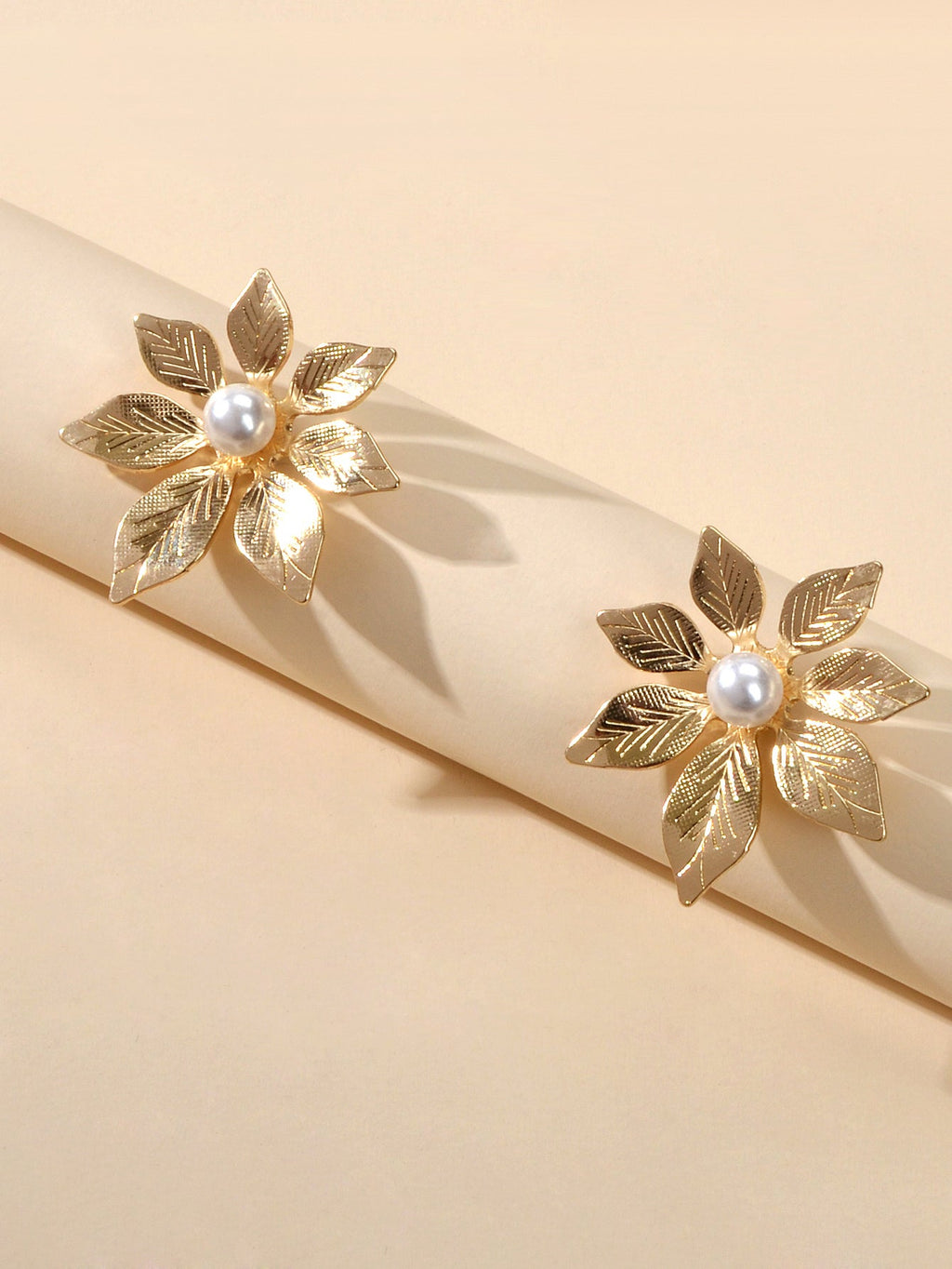 Fashion Pearl Decoration Gold Silver Leaf Hypoallergenic Stud Pierced Earrings-3