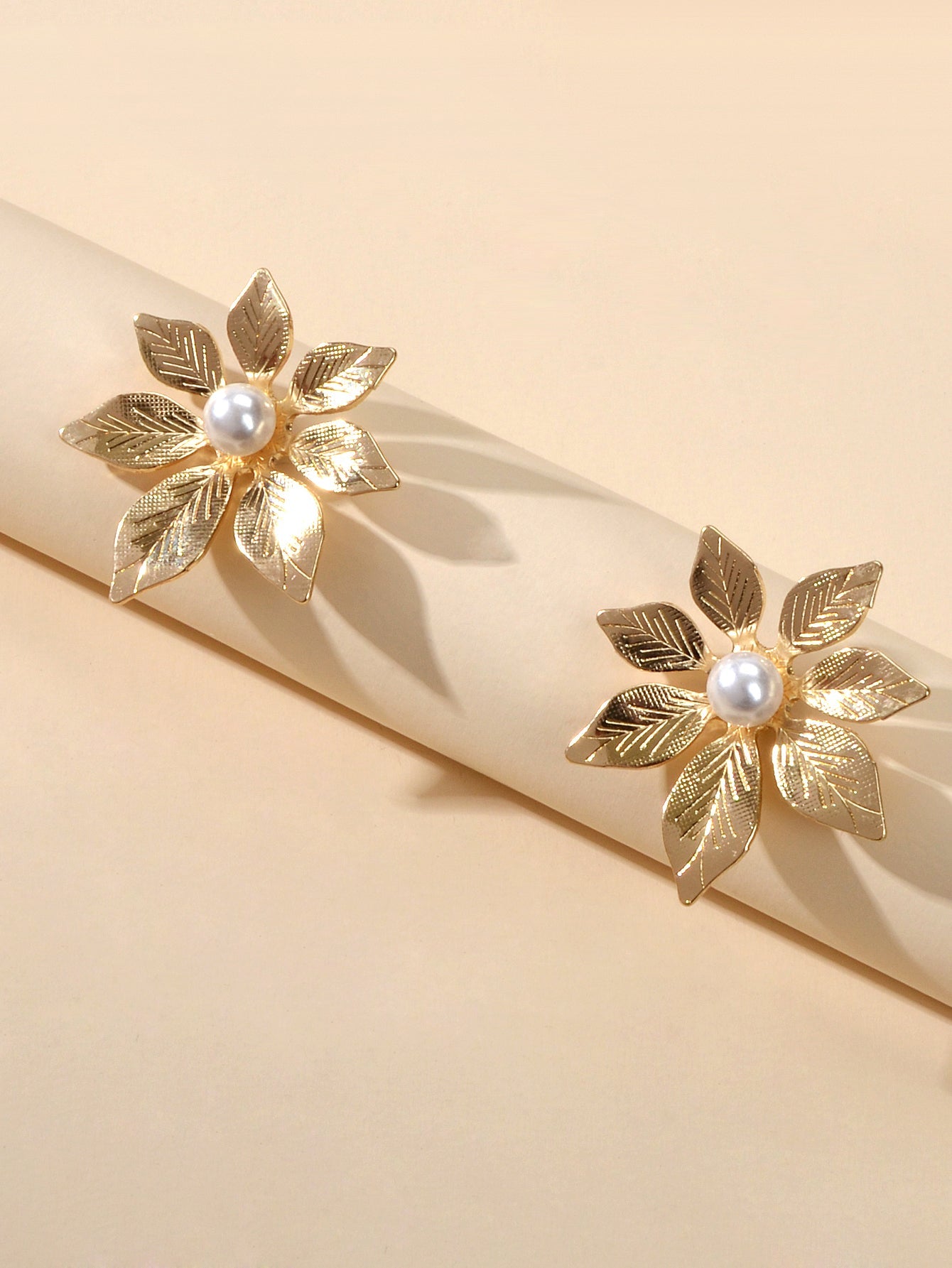 Fashion Pearl Decoration Gold Silver Leaf Hypoallergenic Stud Pierced Earrings-3